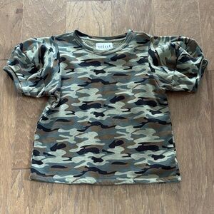Velvet by Graham & Spencer for Anthropologie Camo SS pullover. Size S